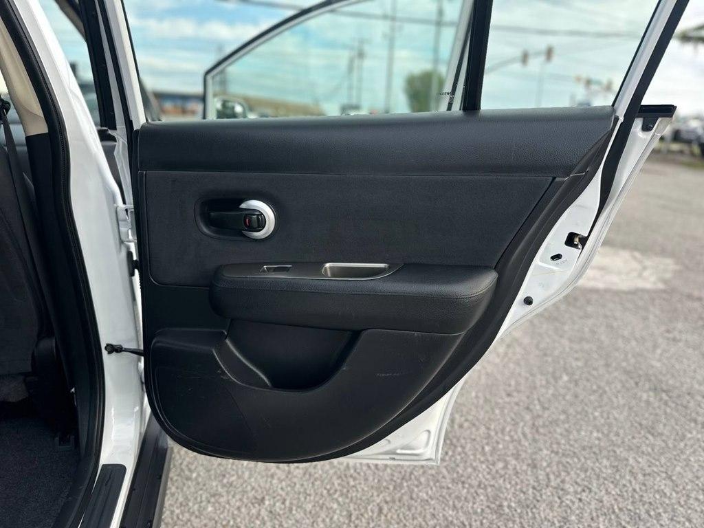Nissan Versa 5dr HB Auto 1.8 S 2012