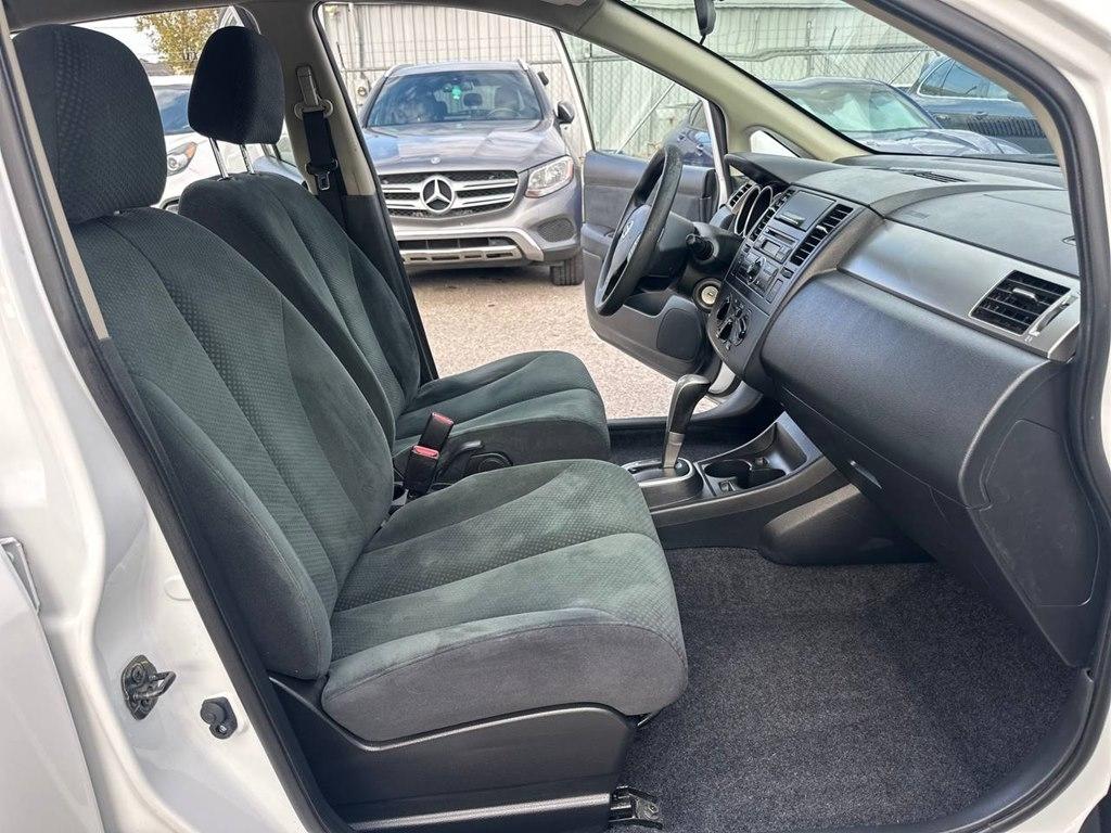 Nissan Versa 5dr HB Auto 1.8 S 2012