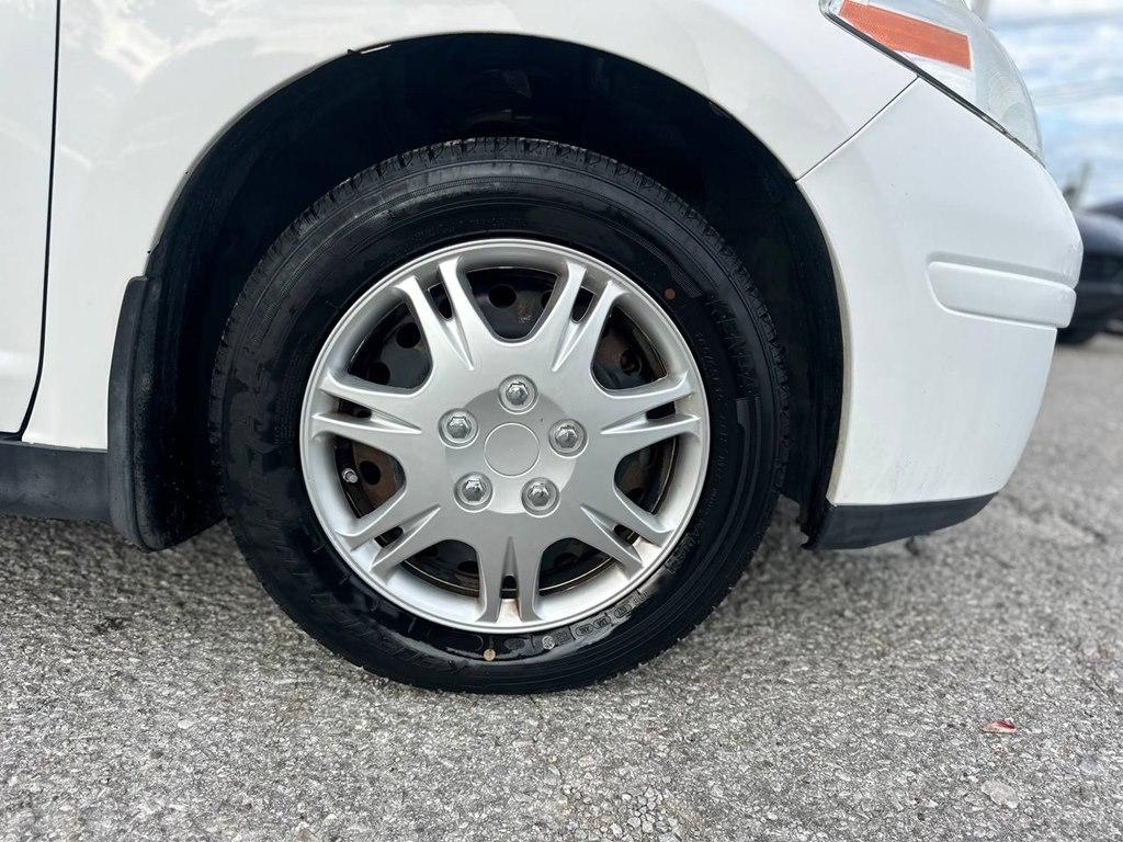 Nissan Versa 5dr HB Auto 1.8 S 2012