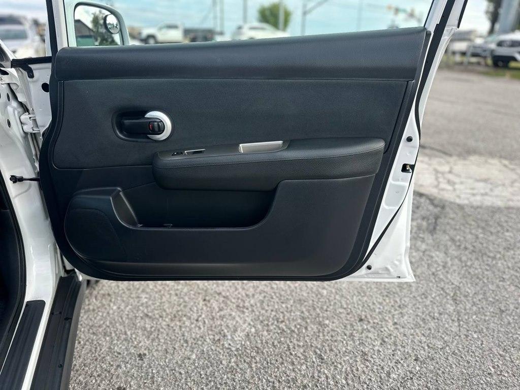 Nissan Versa 5dr HB Auto 1.8 S 2012