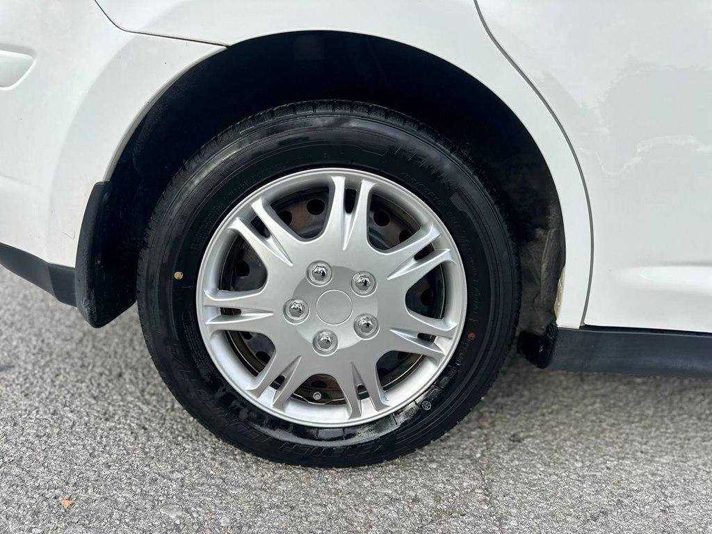 Nissan Versa 5dr HB Auto 1.8 S 2012