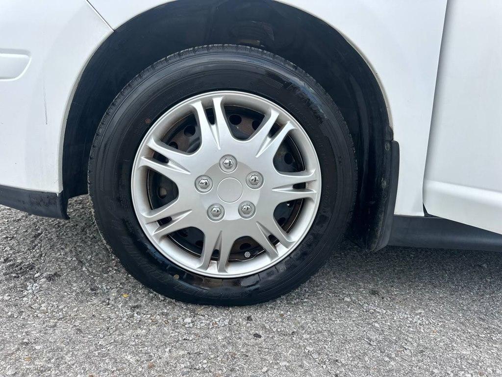 Nissan Versa 5dr HB Auto 1.8 S 2012