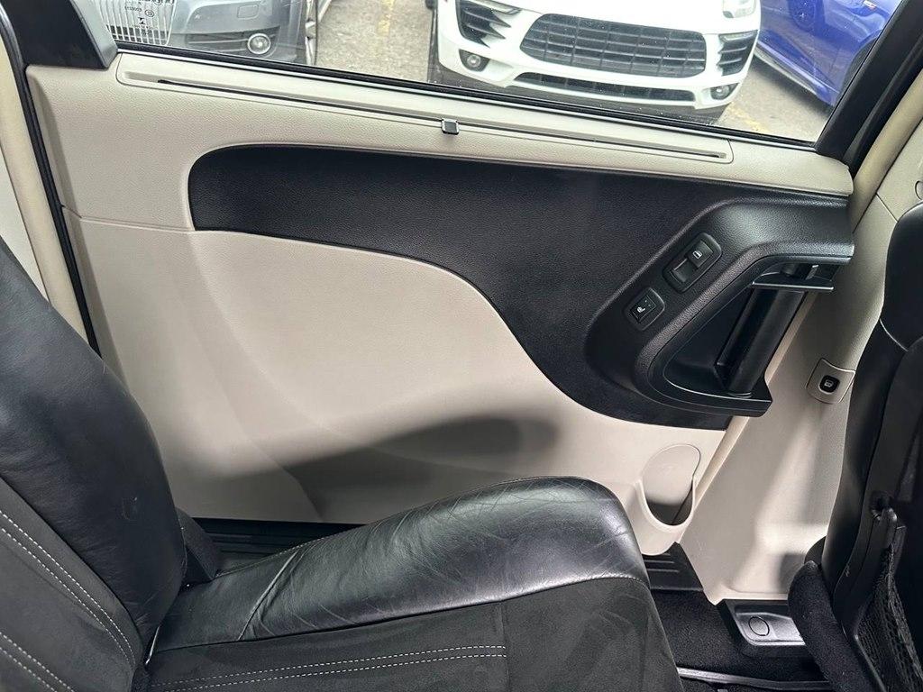 Chrysler Town & Country 4dr Wgn Limited 2015