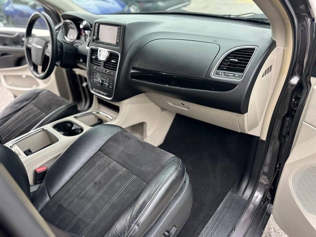Chrysler Town & Country 4dr Wgn Limited 2015