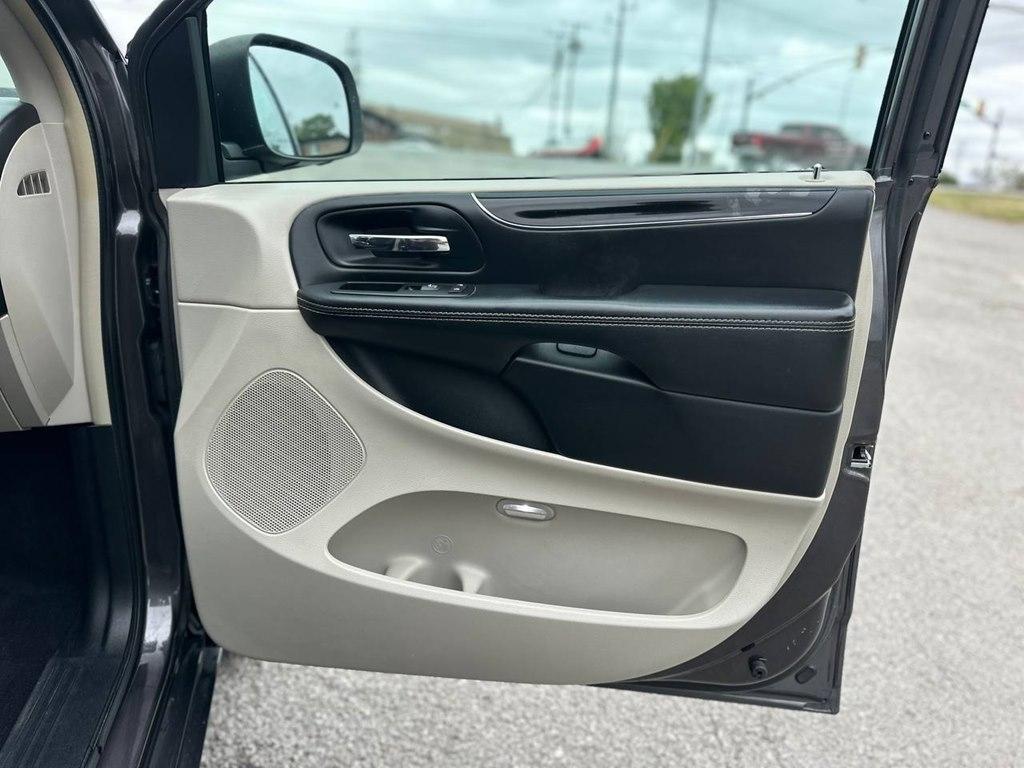 Chrysler Town & Country 4dr Wgn Limited 2015