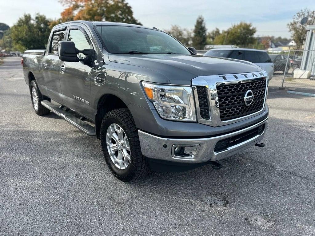 Nissan Titan XD 4x4 Gas Crew Cab SV 2017