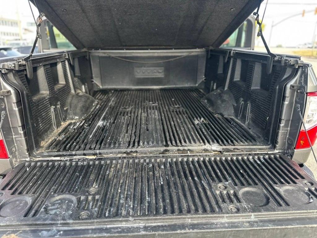 Nissan Titan XD 4x4 Gas Crew Cab SV 2017