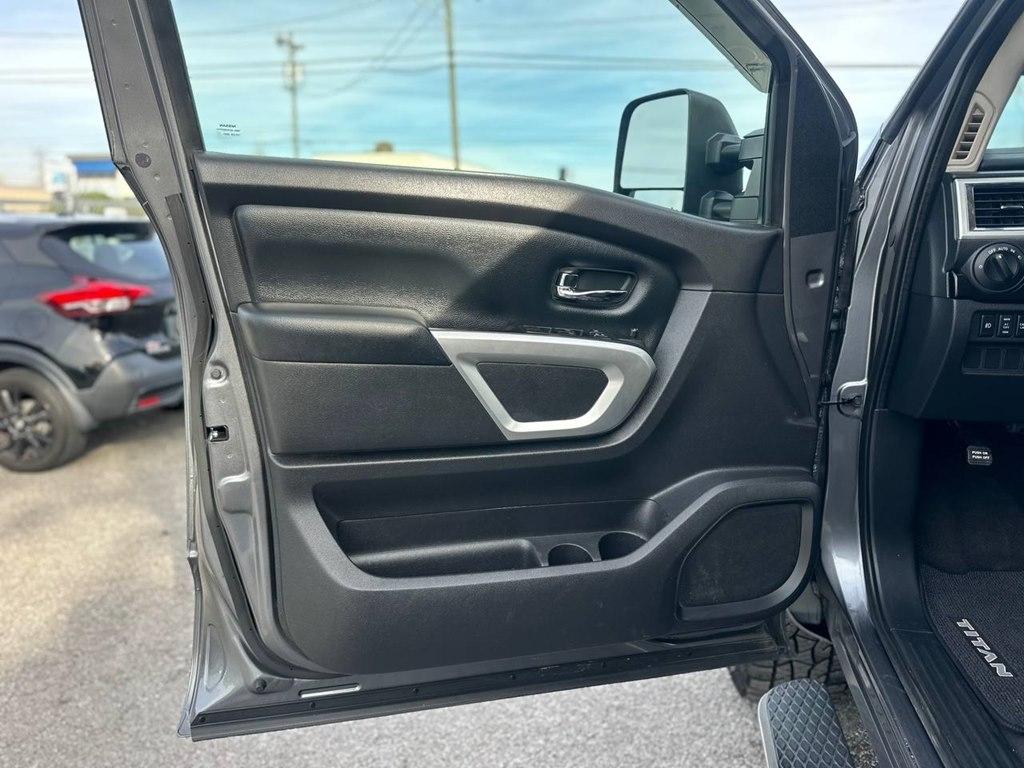 Nissan Titan XD 4x4 Gas Crew Cab SV 2017