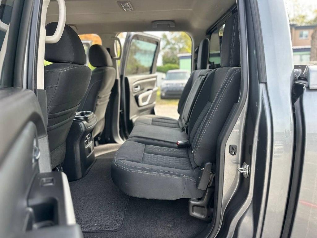 Nissan Titan XD 4x4 Gas Crew Cab SV 2017