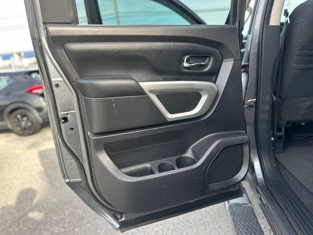 Nissan Titan XD 4x4 Gas Crew Cab SV 2017