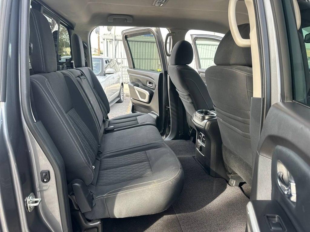 Nissan Titan XD 4x4 Gas Crew Cab SV 2017