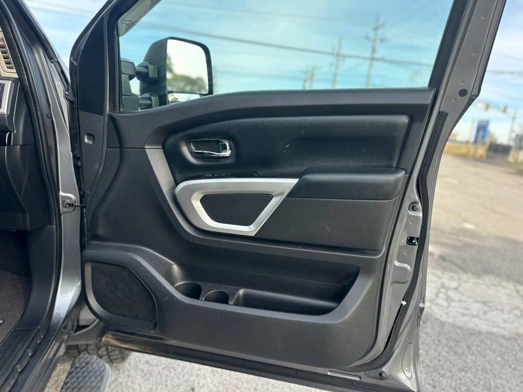 Nissan Titan XD 4x4 Gas Crew Cab SV 2017