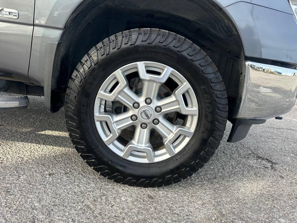 Nissan Titan XD 4x4 Gas Crew Cab SV 2017