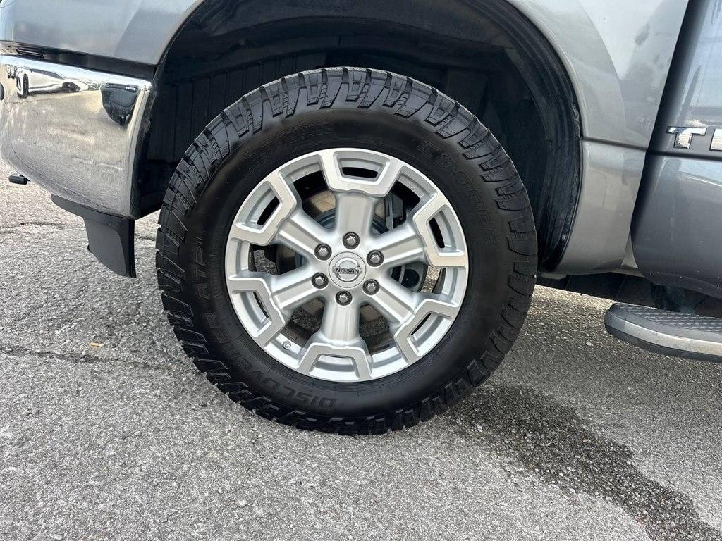Nissan Titan XD 4x4 Gas Crew Cab SV 2017