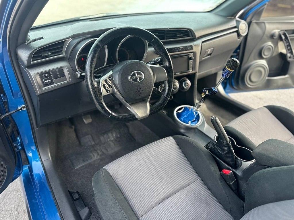 Scion tC 2dr HB Man (Natl) 2015