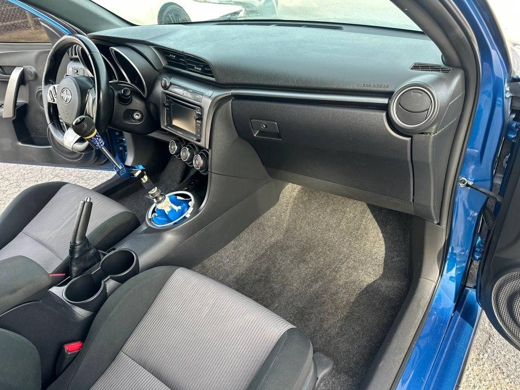 Scion tC 2dr HB Man (Natl) 2015