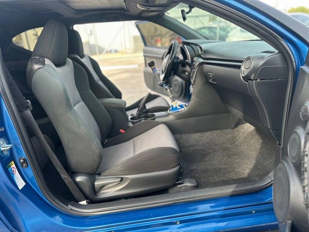 Scion tC 2dr HB Man (Natl) 2015