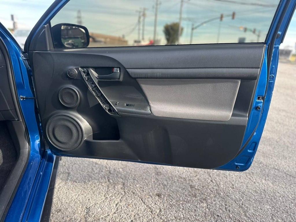 Scion tC 2dr HB Man (Natl) 2015
