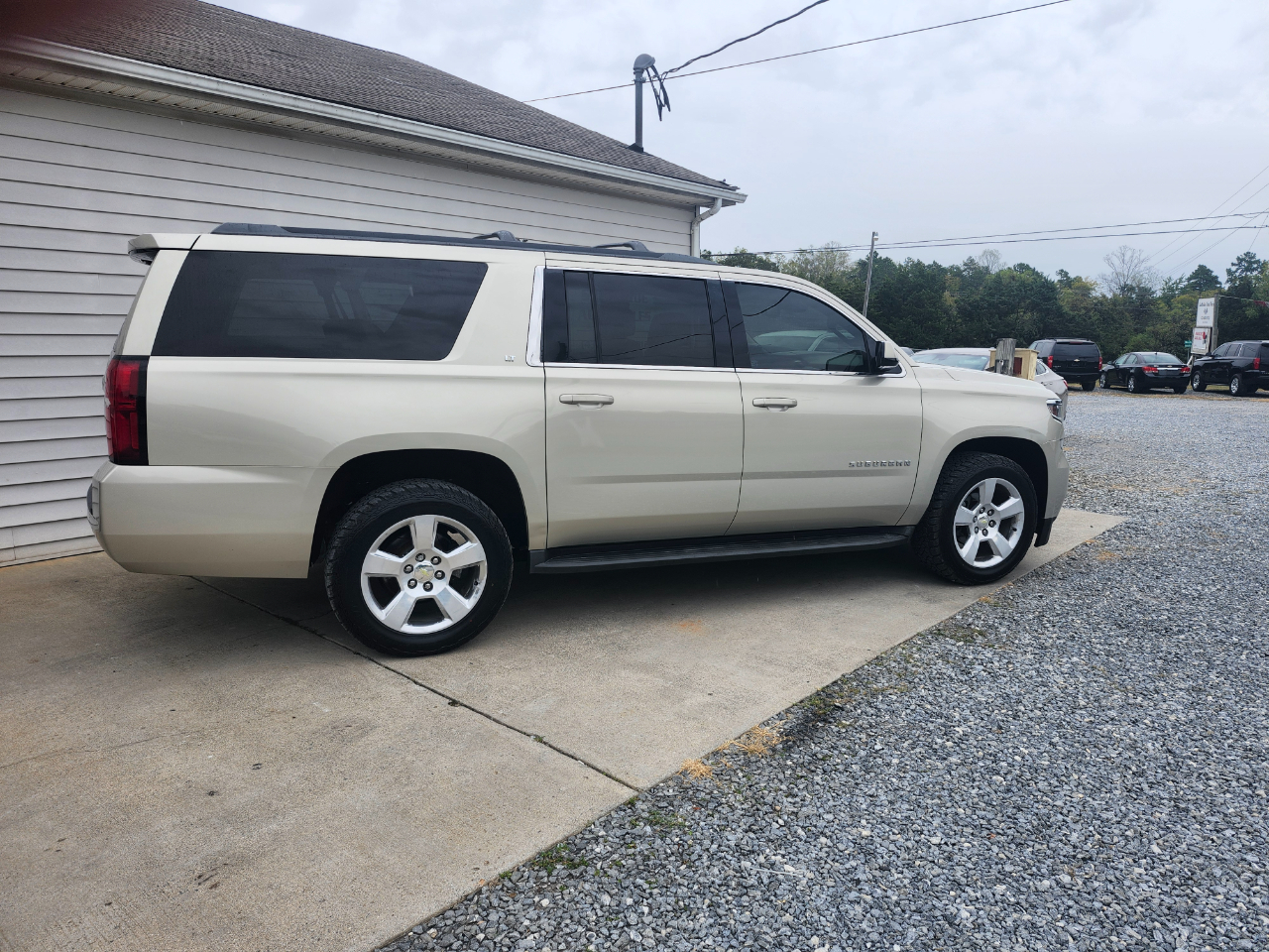 2015 Chevrolet Suburban LT photo 2
