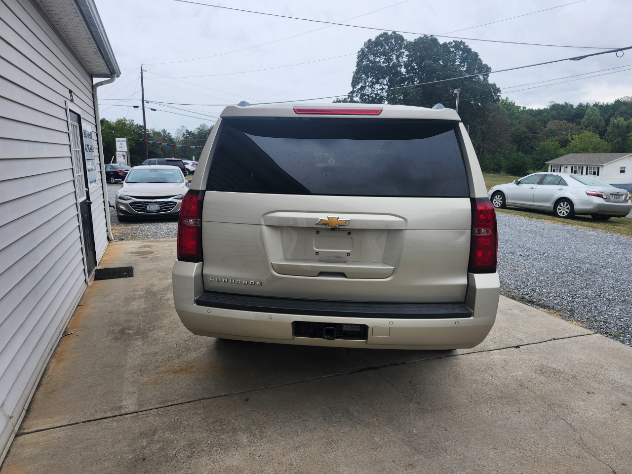 2015 Chevrolet Suburban LT photo 3