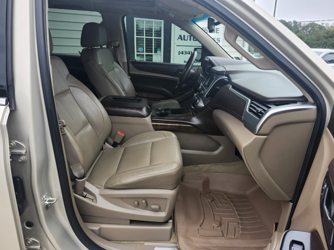 Chevrolet Suburban 4WD 4dr LT 2015 Chevrolet Suburban 4WD 4dr LT 2015