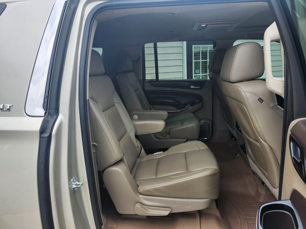 Chevrolet Suburban 4WD 4dr LT 2015 Chevrolet Suburban 4WD 4dr LT 2015