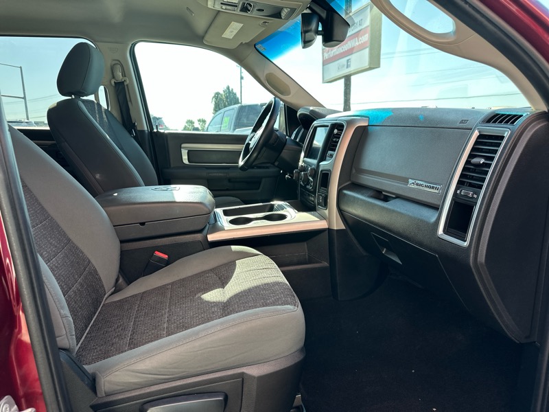 2018 Ram 1500 SLT photo 4