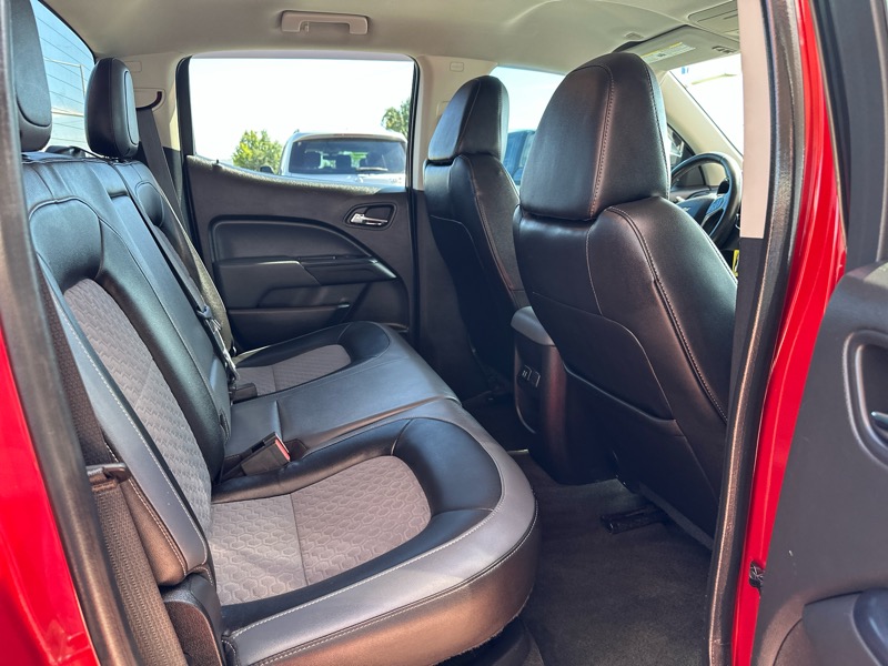 2015 Chevrolet Colorado LT photo 3
