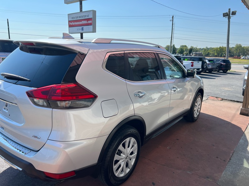 2017 Nissan Rogue S AWD photo 4