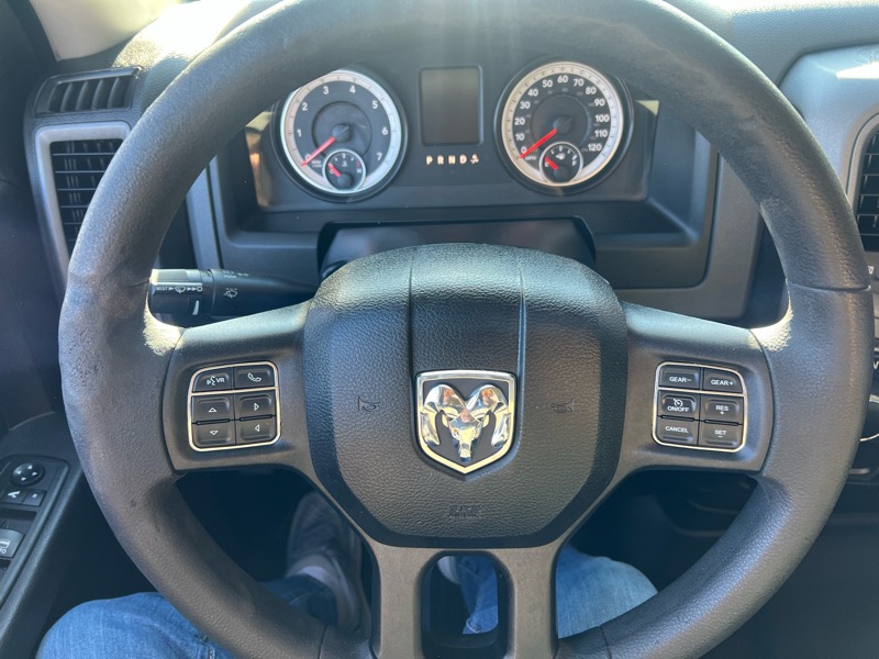 RAM 1500 Express 4x2 Crew Cab 5'7" Box 2015 RAM 1500 Express 4x2 Crew Cab 5'7" Box 2015