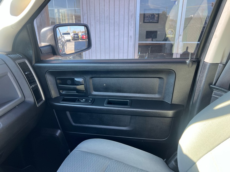 RAM 1500 Express 4x2 Crew Cab 5'7" Box 2015 RAM 1500 Express 4x2 Crew Cab 5'7" Box 2015