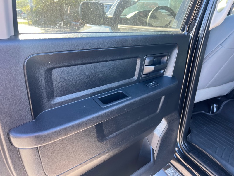 RAM 1500 Express 4x2 Crew Cab 5'7" Box 2015 RAM 1500 Express 4x2 Crew Cab 5'7" Box 2015