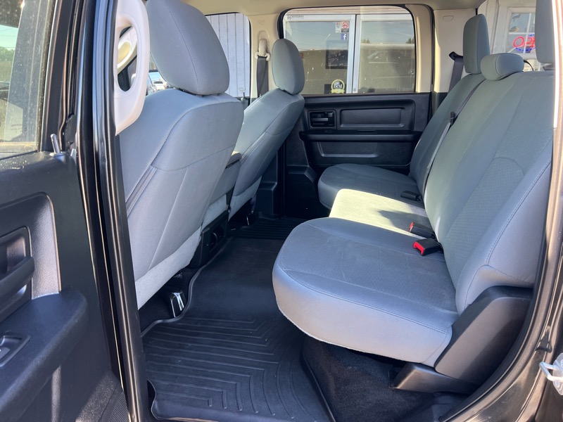 RAM 1500 Express 4x2 Crew Cab 5'7" Box 2015 RAM 1500 Express 4x2 Crew Cab 5'7" Box 2015