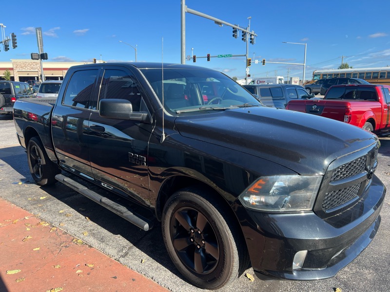 RAM 1500 Express 4x2 Crew Cab 5'7" Box 2015 RAM 1500 Express 4x2 Crew Cab 5'7" Box 2015