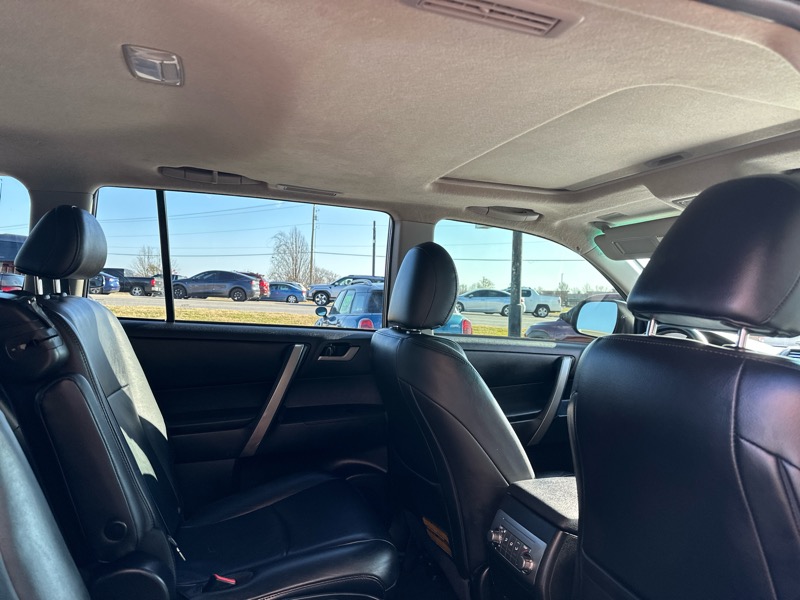 Toyota Highlander SE FWD V6 2012