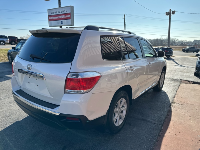 Toyota Highlander SE FWD V6 2012