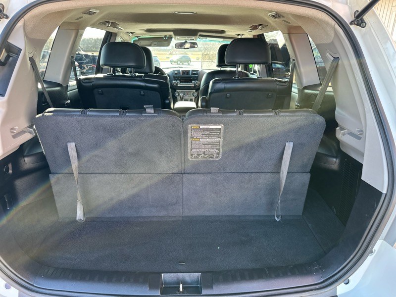 Toyota Highlander SE FWD V6 2012