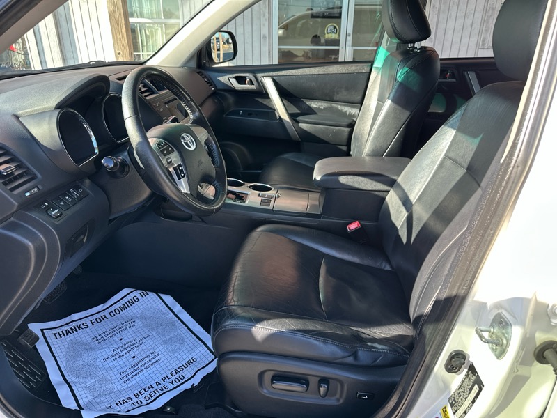 Toyota Highlander SE FWD V6 2012