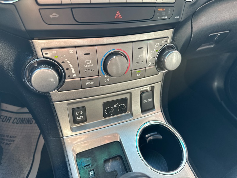 Toyota Highlander SE FWD V6 2012