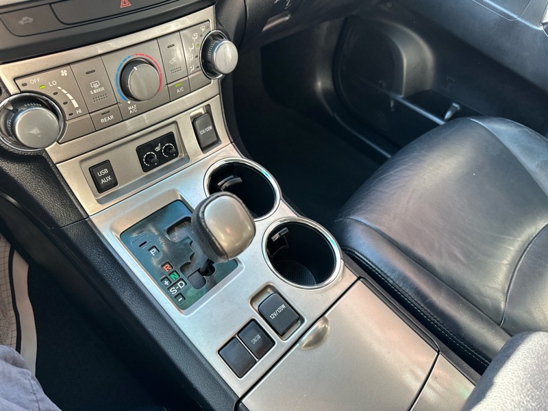 Toyota Highlander SE FWD V6 2012