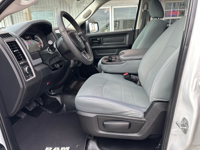 RAM 1500 Tradesman Crew Cab SWB 4WD 2018
