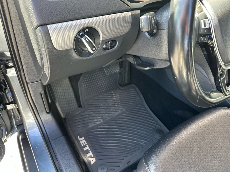 Volkswagen Jetta 1.4T SE 6A 2017