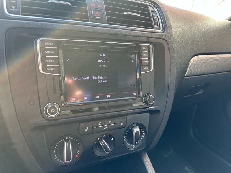 Volkswagen Jetta 1.4T SE 6A 2017