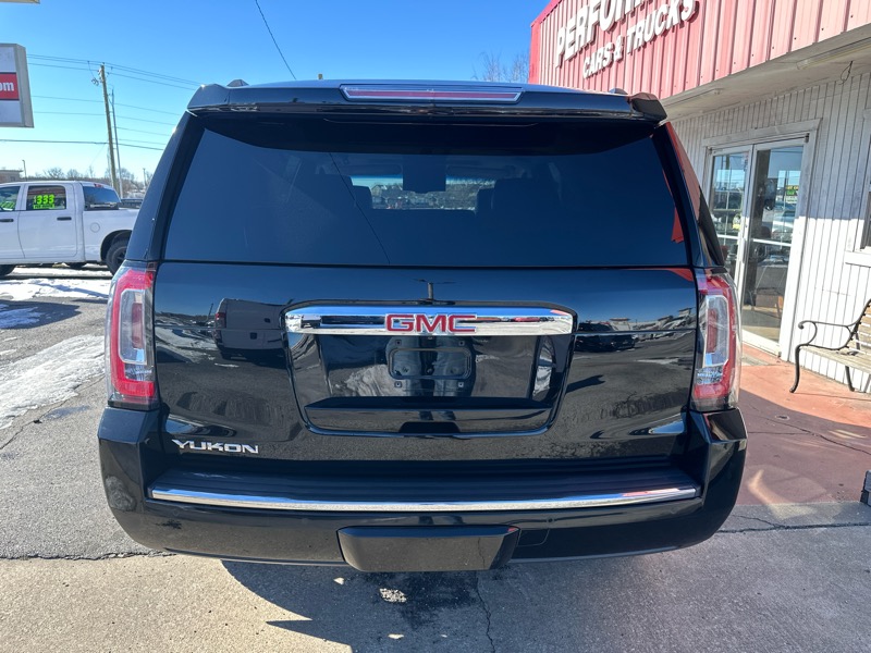 GMC Yukon Denali 4WD 2016