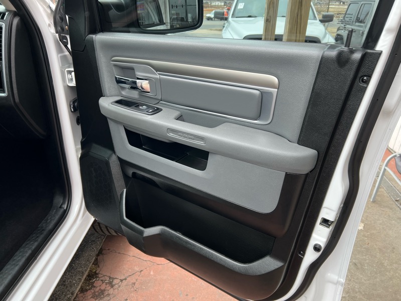 RAM 1500 Classic Lone Star 4x2 Crew Cab 5'7" Box 2019