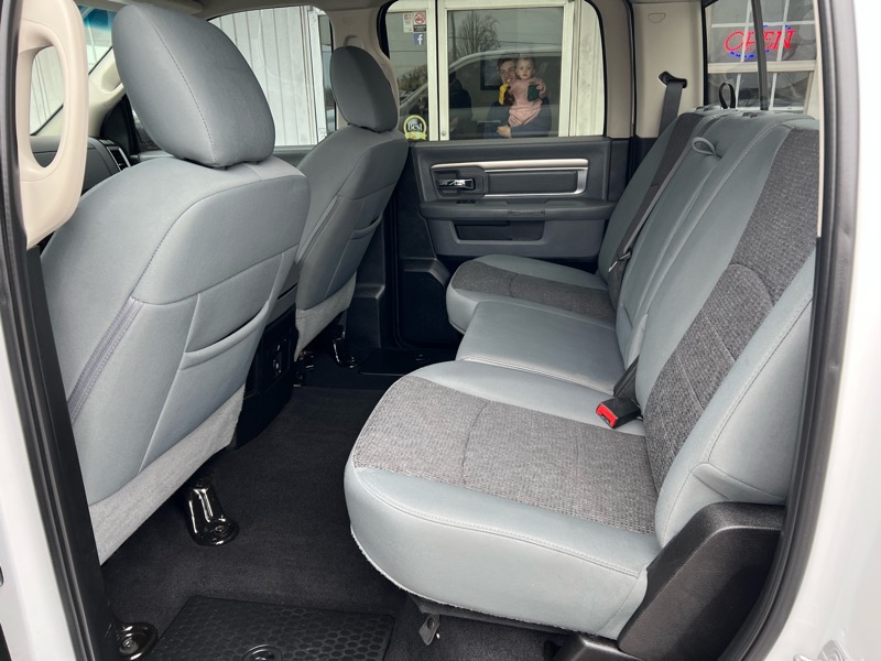 RAM 1500 Classic Lone Star 4x2 Crew Cab 5'7" Box 2019