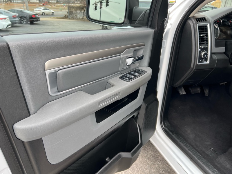 RAM 1500 Classic Lone Star 4x2 Crew Cab 5'7" Box 2019