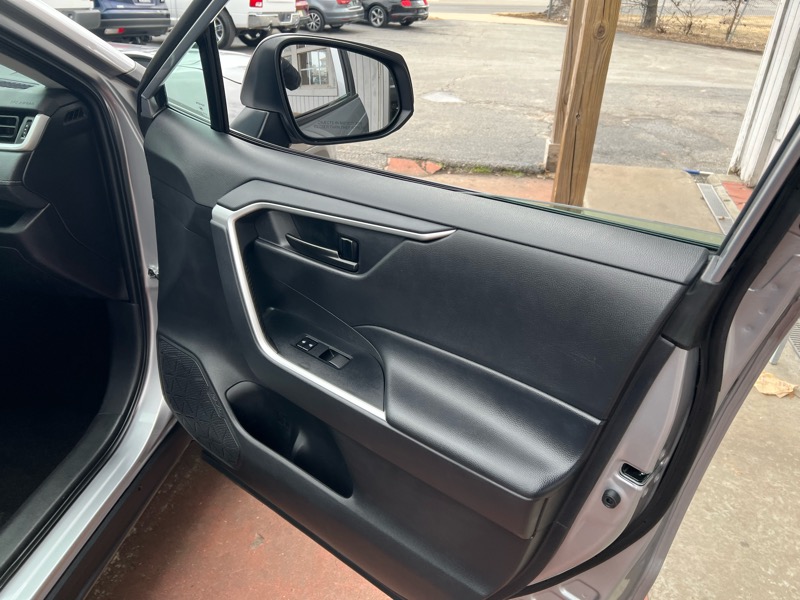 Toyota RAV4 Hybrid LE 2023