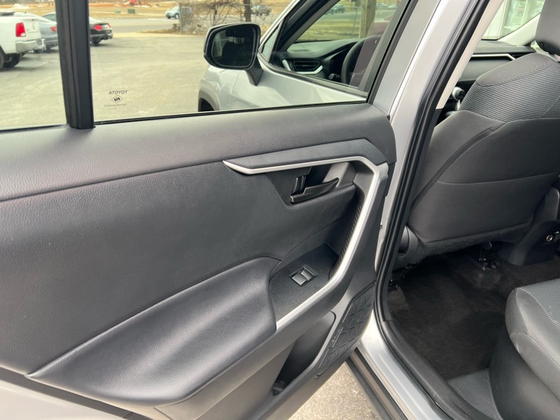 Toyota RAV4 Hybrid LE 2023