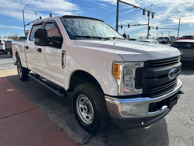 Ford F-250 SD XL Crew Cab 4WD 2017